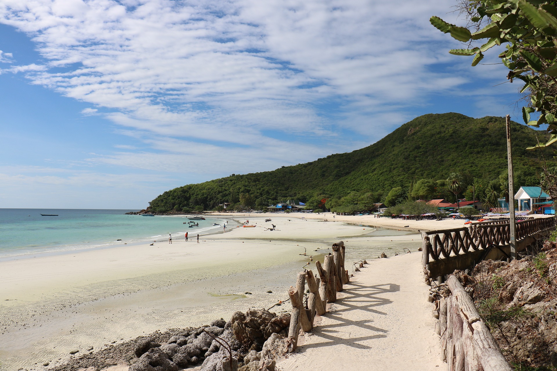 Koh Larn is the best known island of nature around Pattaya.